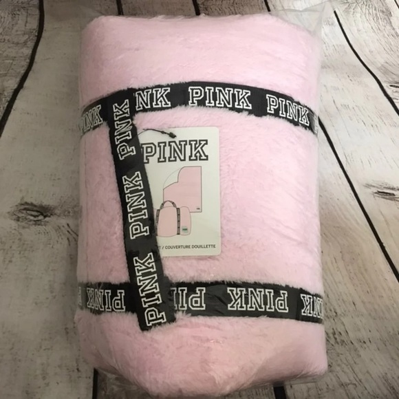 PINK Victoria's Secret Other - Final Price Drop VS Pink Fleece Cozy Blanket